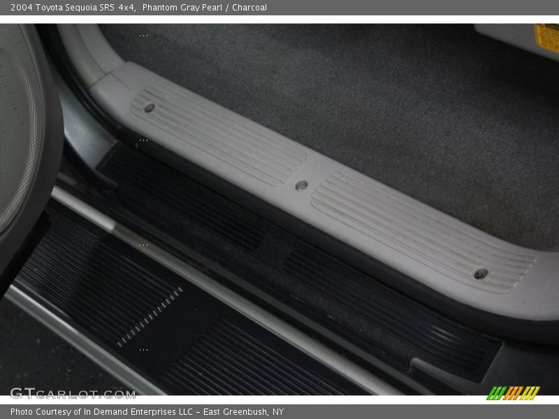 Phantom Gray Pearl / Charcoal 2004 Toyota Sequoia SR5 4x4