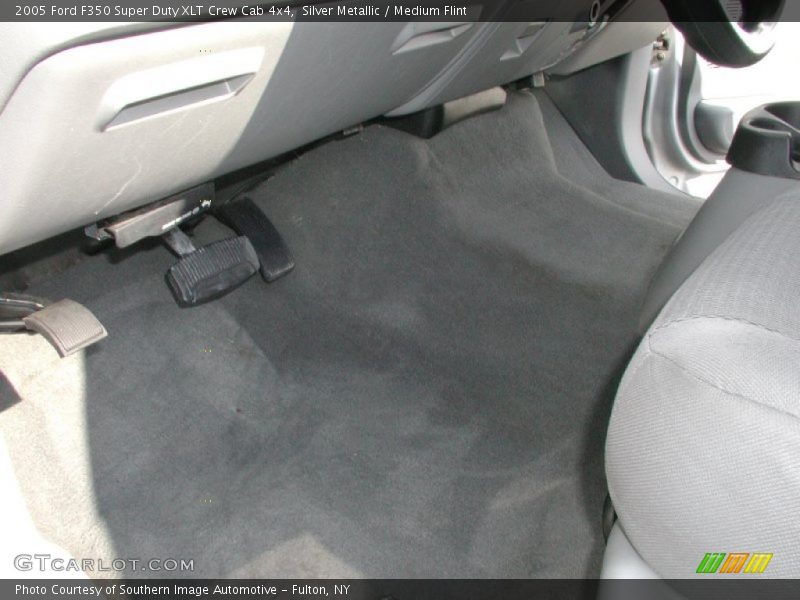 Silver Metallic / Medium Flint 2005 Ford F350 Super Duty XLT Crew Cab 4x4