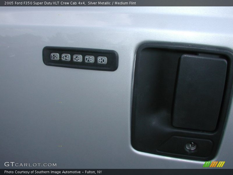 Silver Metallic / Medium Flint 2005 Ford F350 Super Duty XLT Crew Cab 4x4