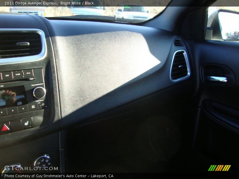 Bright White / Black 2011 Dodge Avenger Express
