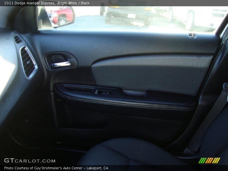 Bright White / Black 2011 Dodge Avenger Express