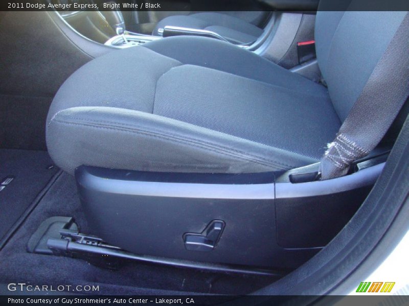Bright White / Black 2011 Dodge Avenger Express