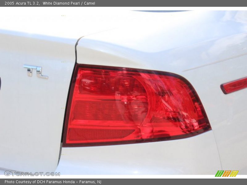 White Diamond Pearl / Camel 2005 Acura TL 3.2