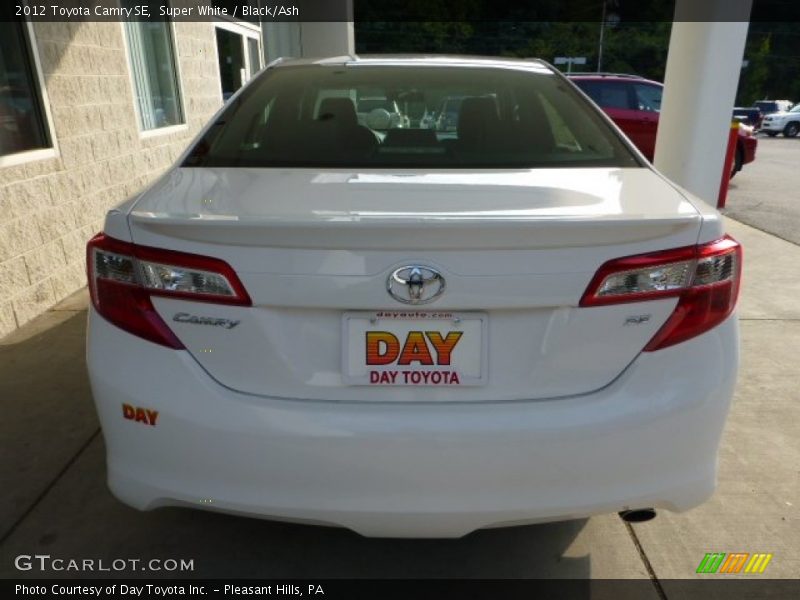 Super White / Black/Ash 2012 Toyota Camry SE