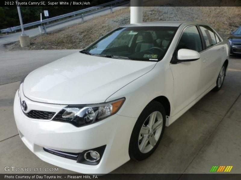 Super White / Black/Ash 2012 Toyota Camry SE