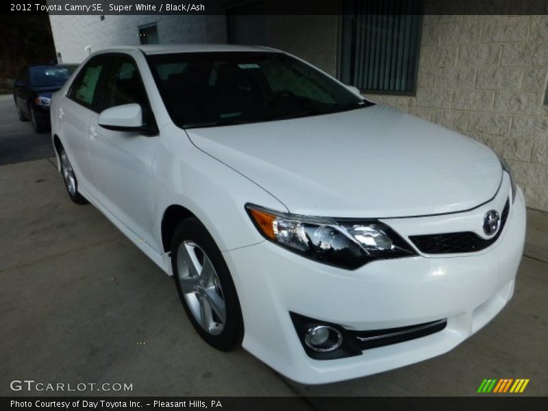 Super White / Black/Ash 2012 Toyota Camry SE