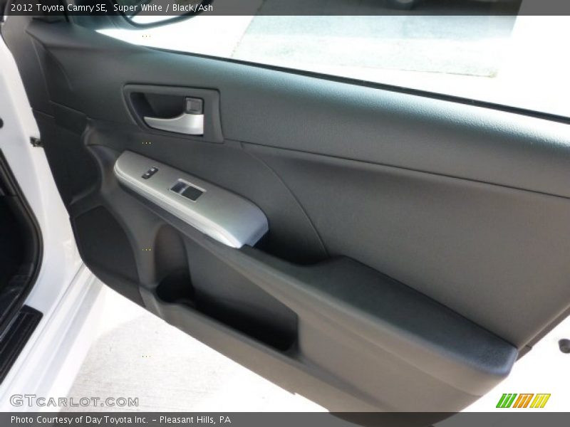 Super White / Black/Ash 2012 Toyota Camry SE