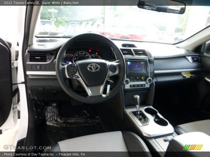 Super White / Black/Ash 2012 Toyota Camry SE