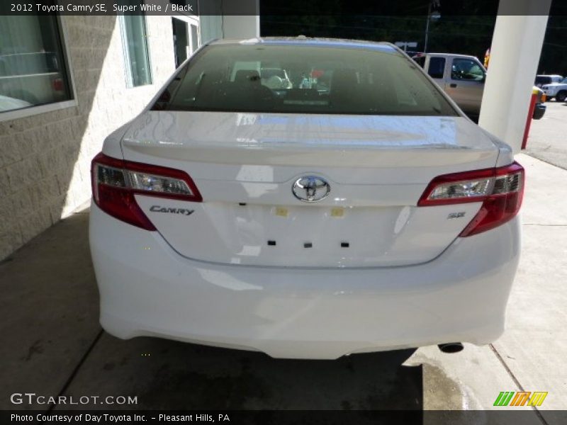 Super White / Black 2012 Toyota Camry SE