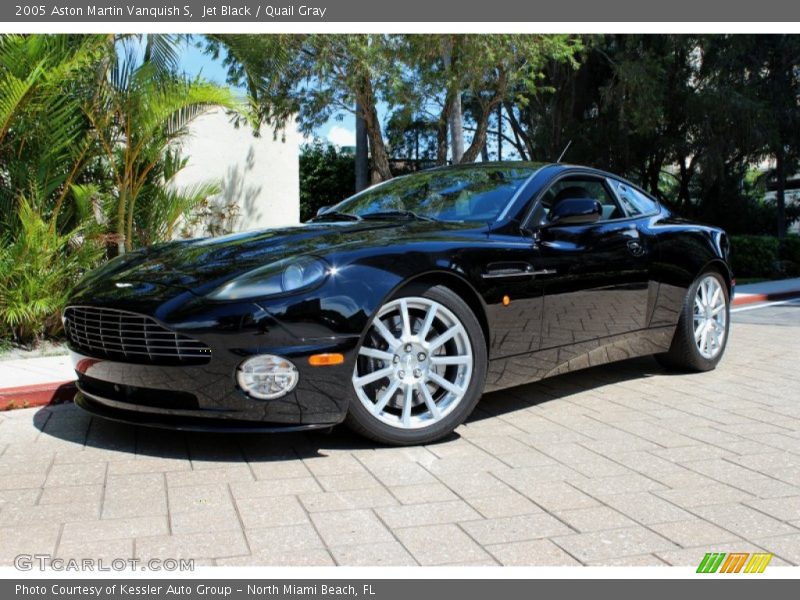 Front 3/4 View of 2005 Vanquish S