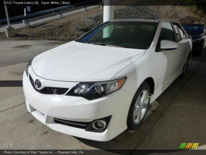 Super White / Black 2012 Toyota Camry SE