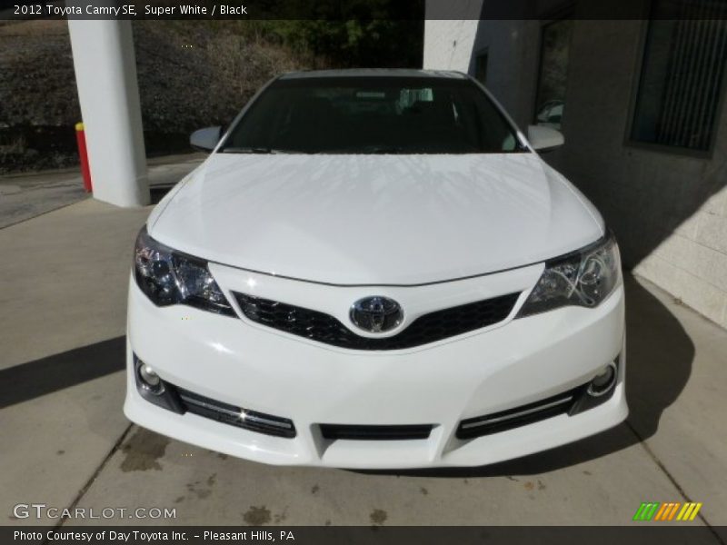 Super White / Black 2012 Toyota Camry SE