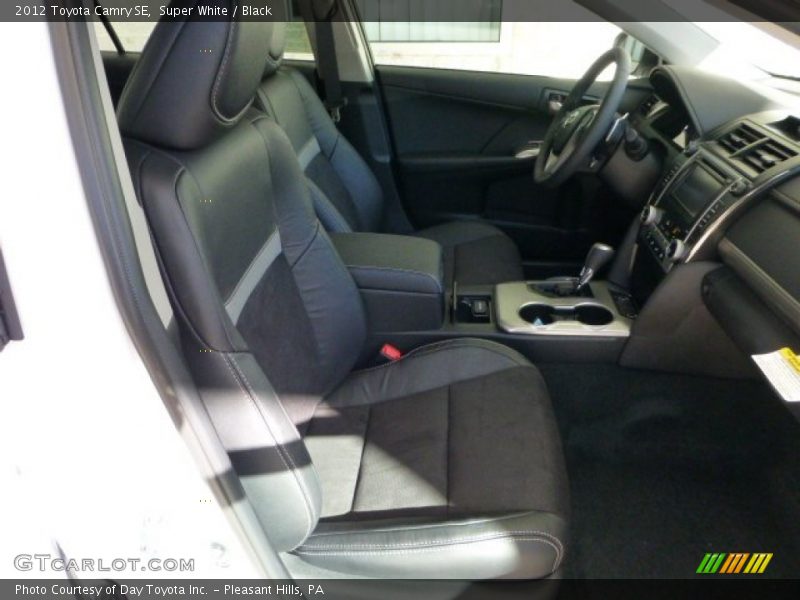 Super White / Black 2012 Toyota Camry SE