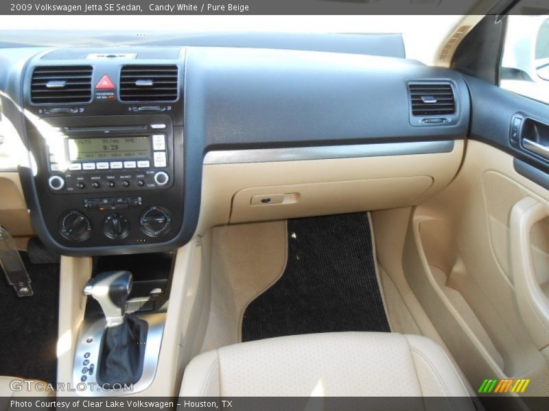 Candy White / Pure Beige 2009 Volkswagen Jetta SE Sedan
