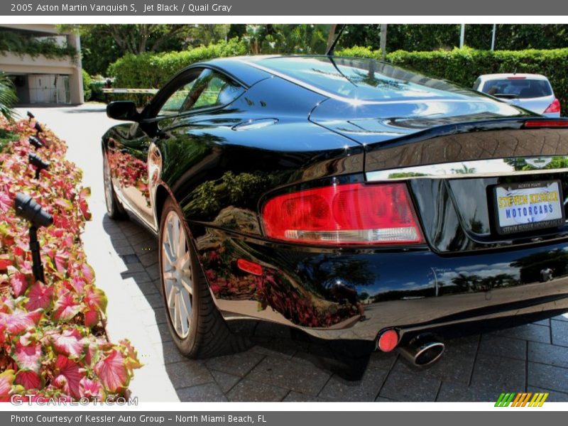 Jet Black / Quail Gray 2005 Aston Martin Vanquish S