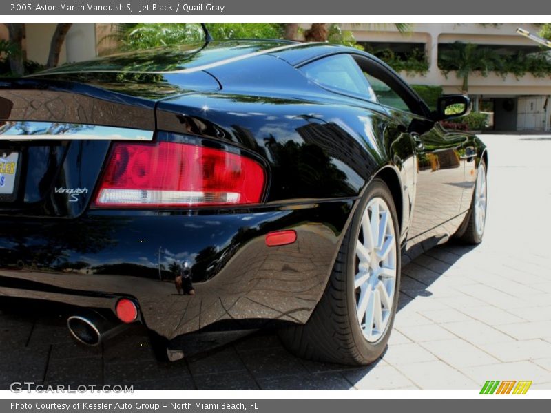 Jet Black / Quail Gray 2005 Aston Martin Vanquish S