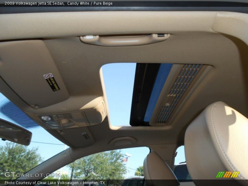 Candy White / Pure Beige 2009 Volkswagen Jetta SE Sedan