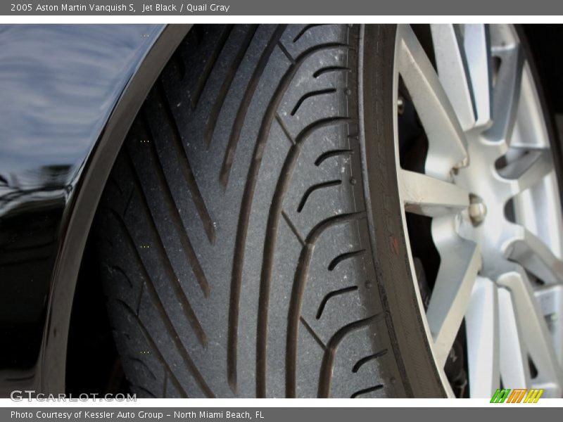 Jet Black / Quail Gray 2005 Aston Martin Vanquish S