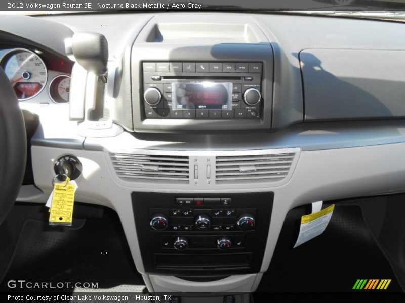 Nocturne Black Metallic / Aero Gray 2012 Volkswagen Routan SE