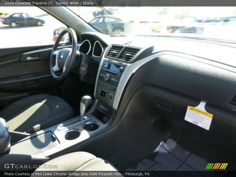 Summit White / Ebony 2009 Chevrolet Traverse LT