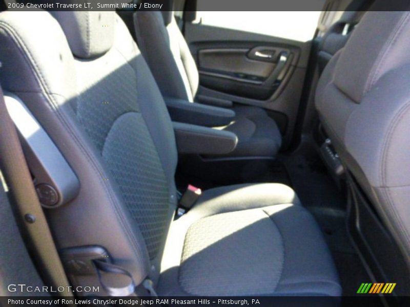 Summit White / Ebony 2009 Chevrolet Traverse LT