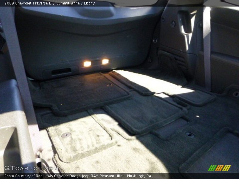 Summit White / Ebony 2009 Chevrolet Traverse LT