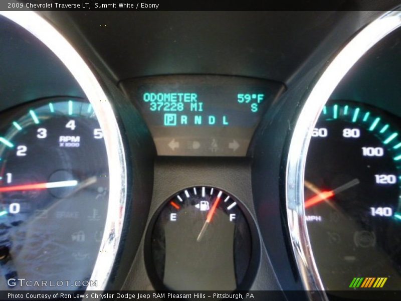 Summit White / Ebony 2009 Chevrolet Traverse LT