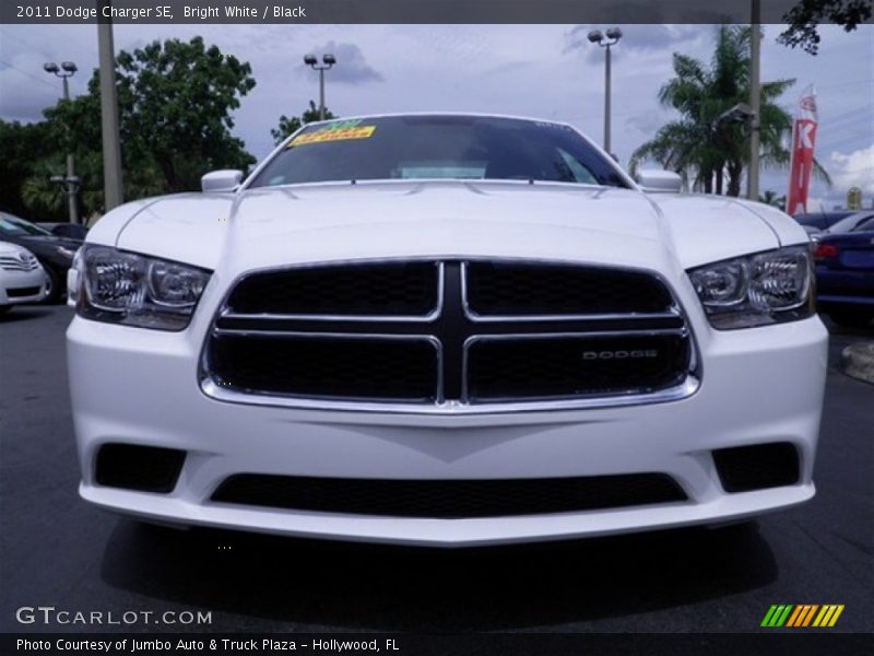 Bright White / Black 2011 Dodge Charger SE