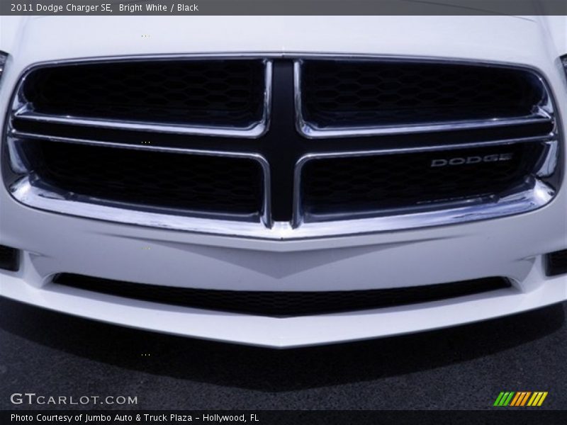 Bright White / Black 2011 Dodge Charger SE