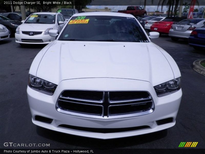 Bright White / Black 2011 Dodge Charger SE