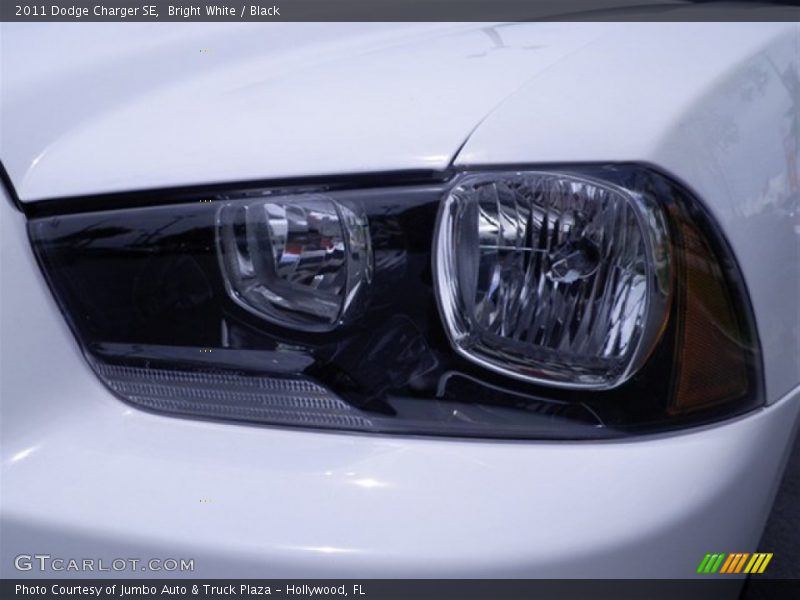 Bright White / Black 2011 Dodge Charger SE