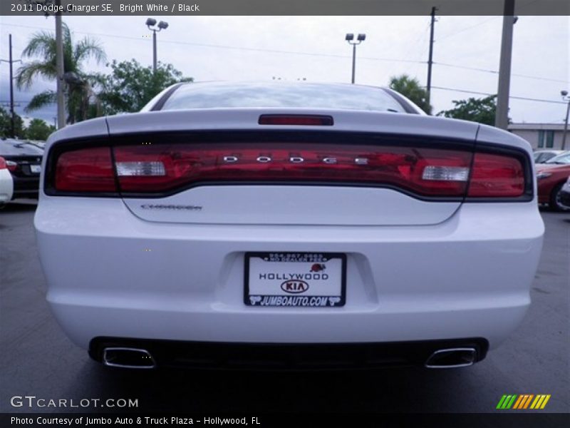 Bright White / Black 2011 Dodge Charger SE