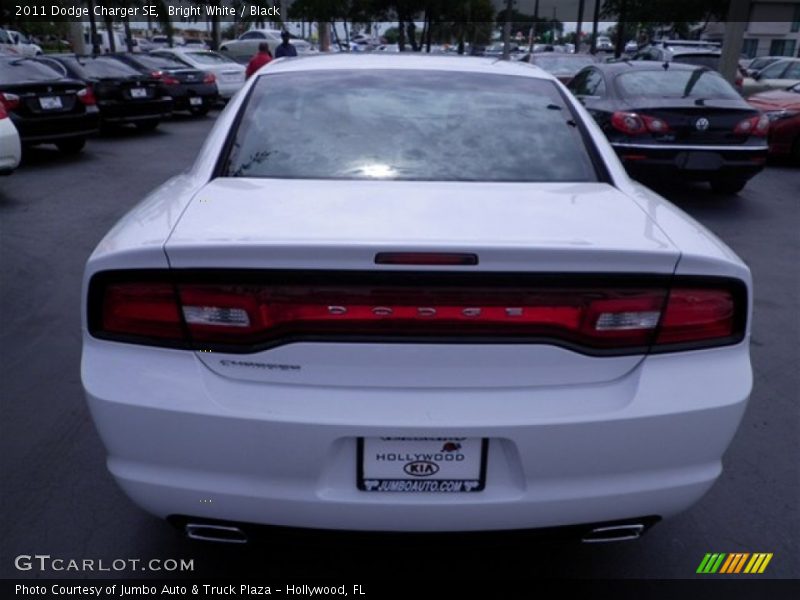 Bright White / Black 2011 Dodge Charger SE