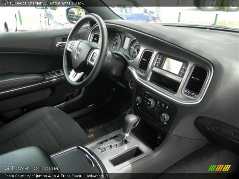 Bright White / Black 2011 Dodge Charger SE