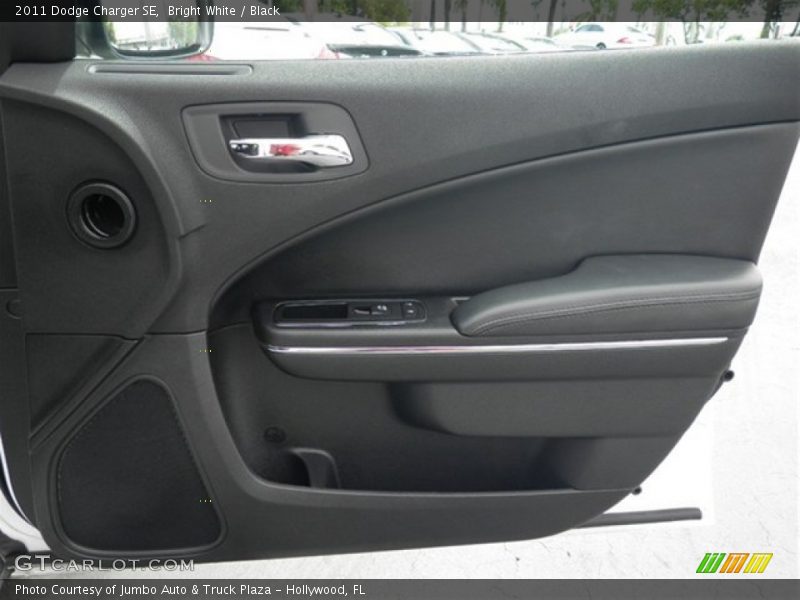 Bright White / Black 2011 Dodge Charger SE