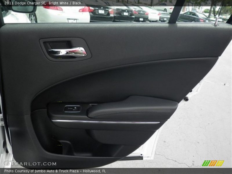 Bright White / Black 2011 Dodge Charger SE