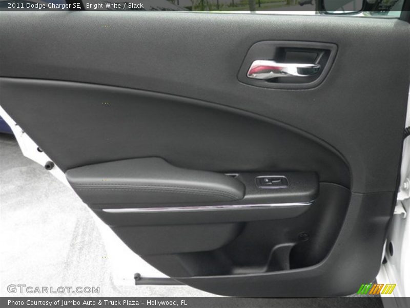 Bright White / Black 2011 Dodge Charger SE