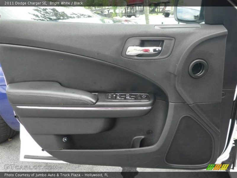 Bright White / Black 2011 Dodge Charger SE