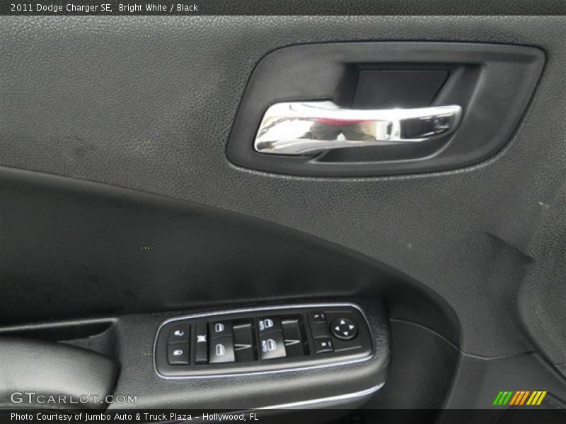 Bright White / Black 2011 Dodge Charger SE