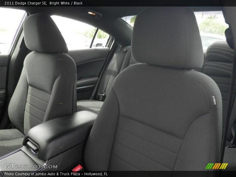 Bright White / Black 2011 Dodge Charger SE