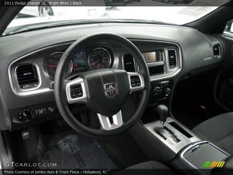 Bright White / Black 2011 Dodge Charger SE