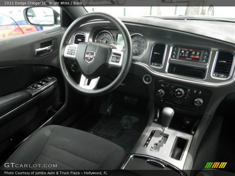 Bright White / Black 2011 Dodge Charger SE