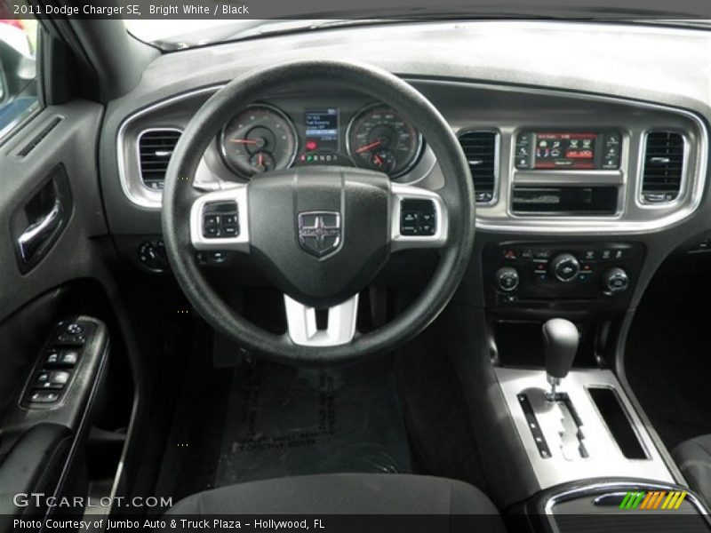 Bright White / Black 2011 Dodge Charger SE