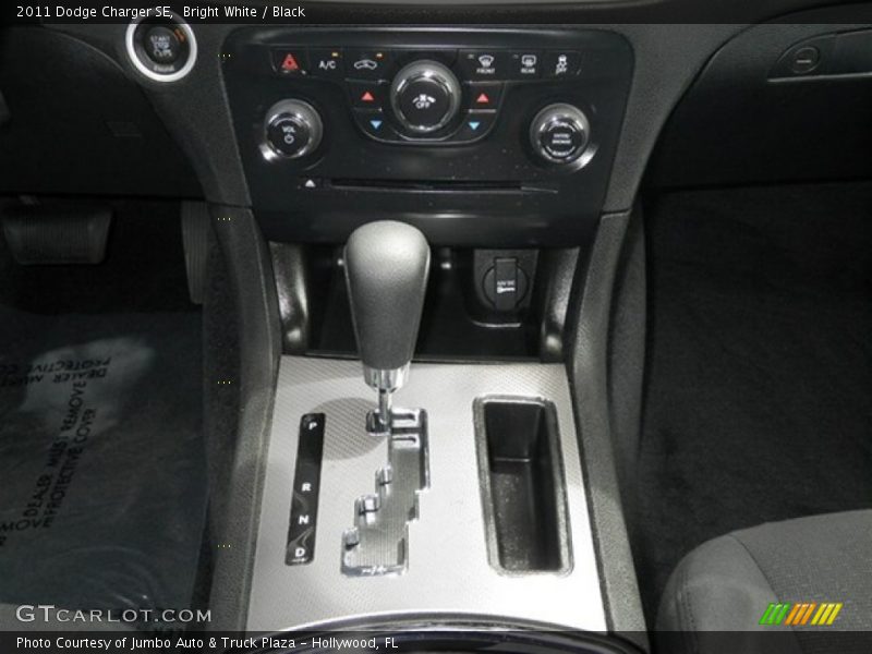 Bright White / Black 2011 Dodge Charger SE