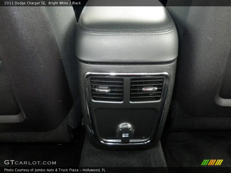 Bright White / Black 2011 Dodge Charger SE