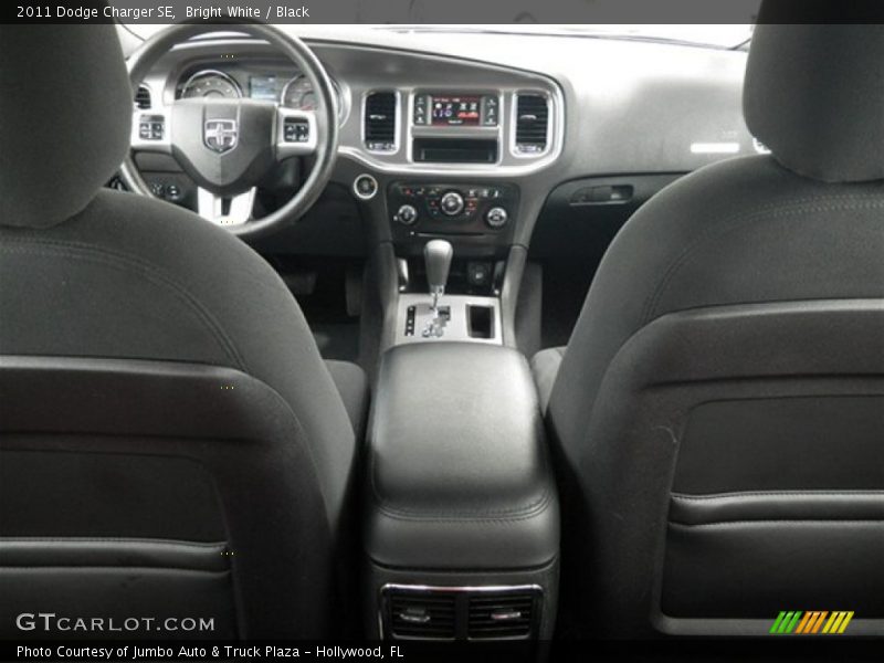 Bright White / Black 2011 Dodge Charger SE