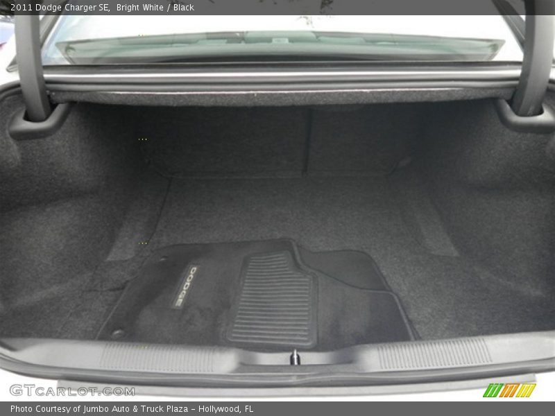 Bright White / Black 2011 Dodge Charger SE