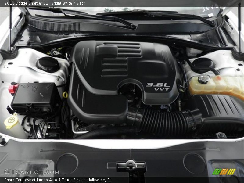 Bright White / Black 2011 Dodge Charger SE