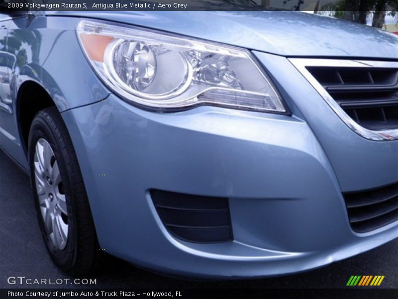 Antigua Blue Metallic / Aero Grey 2009 Volkswagen Routan S