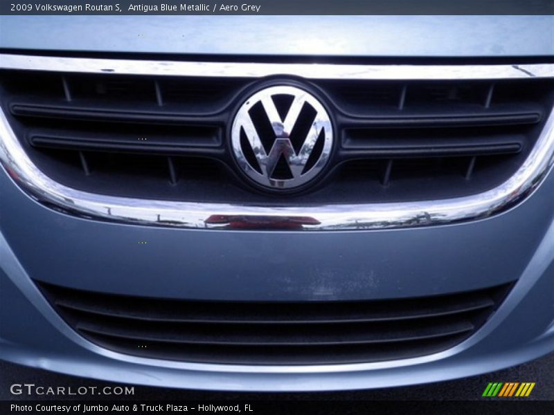 Antigua Blue Metallic / Aero Grey 2009 Volkswagen Routan S